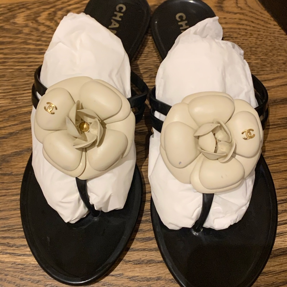 ❌SOLD❌Authentic Chanel Jelly Camellia Thong